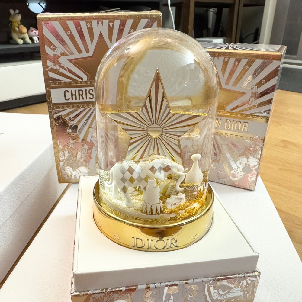 DIOR Holiday 2025 Snow Globe